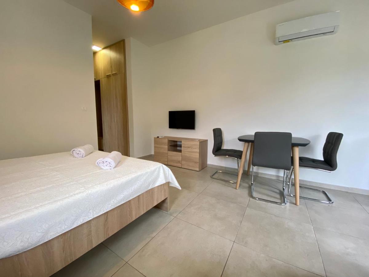 Villa Dolphin Apartments Petrovac Luaran gambar