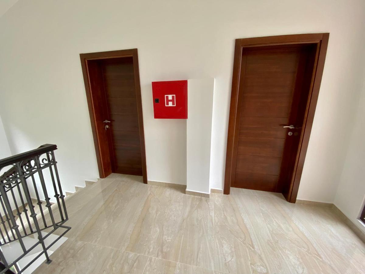 Villa Dolphin Apartments Petrovac Luaran gambar