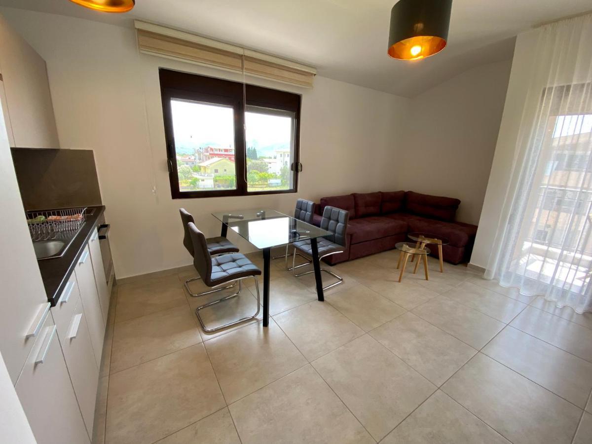 Villa Dolphin Apartments Petrovac Luaran gambar