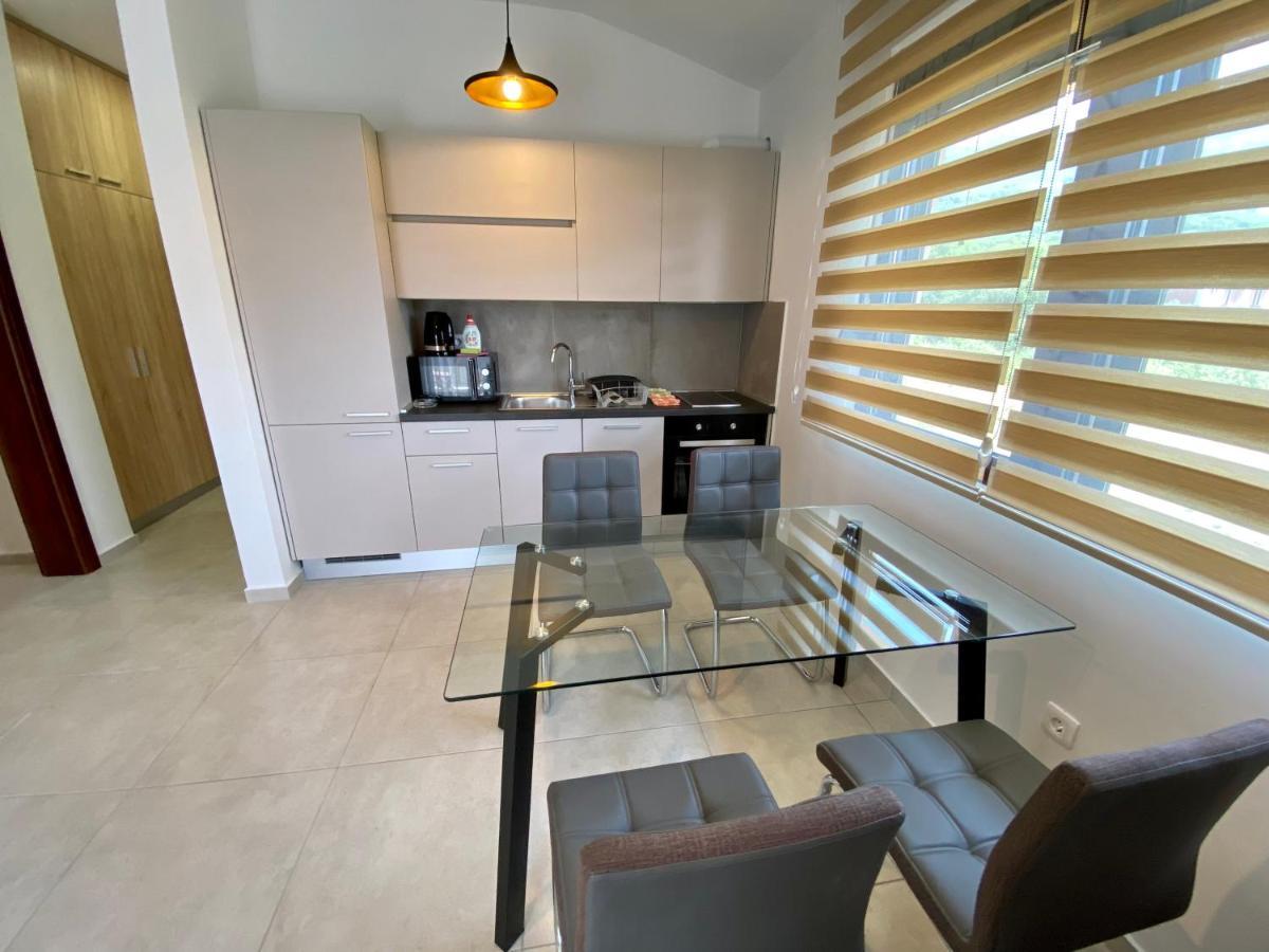 Villa Dolphin Apartments Petrovac Luaran gambar
