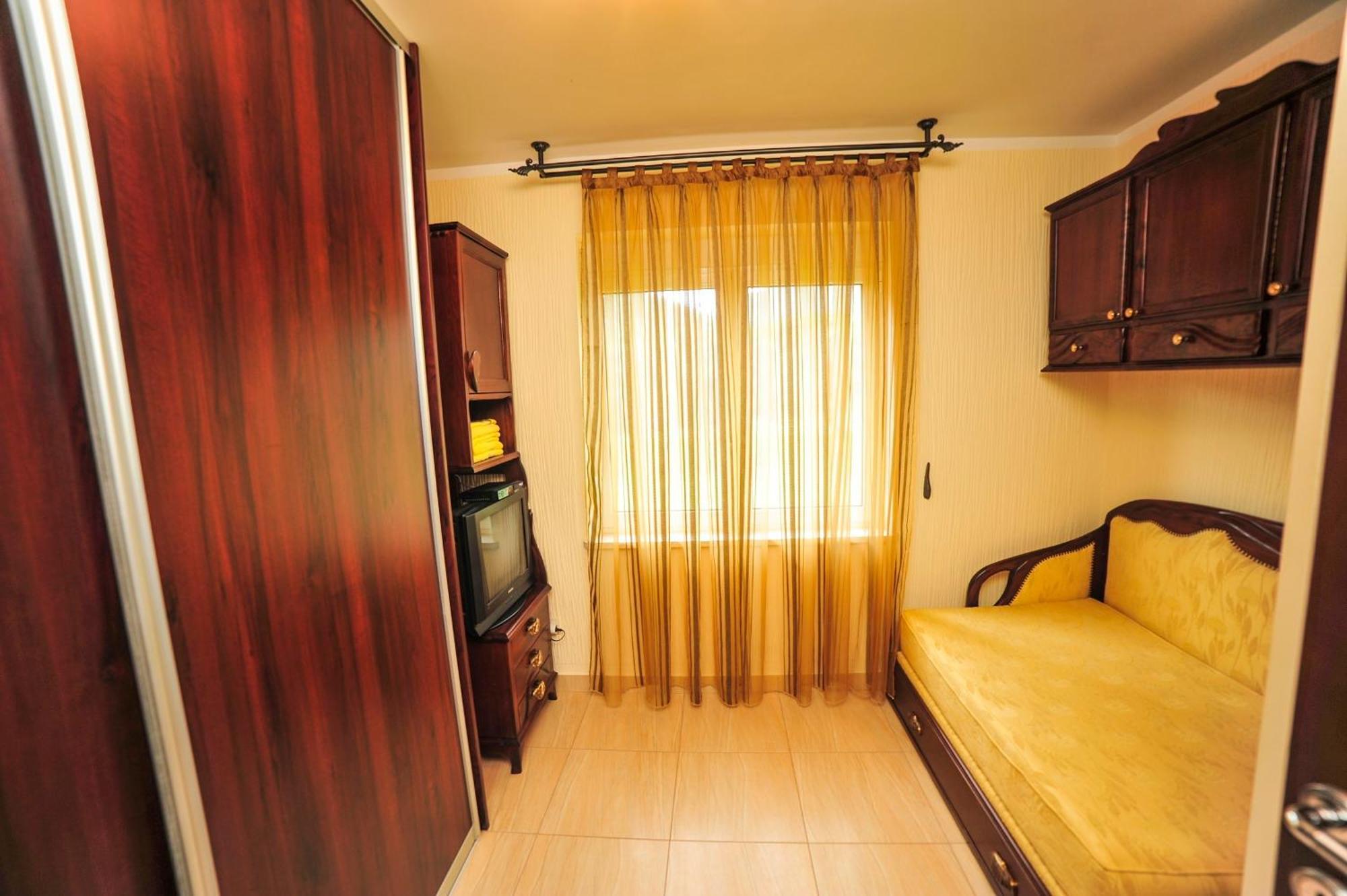 Villa Dolphin Apartments Petrovac Bilik gambar