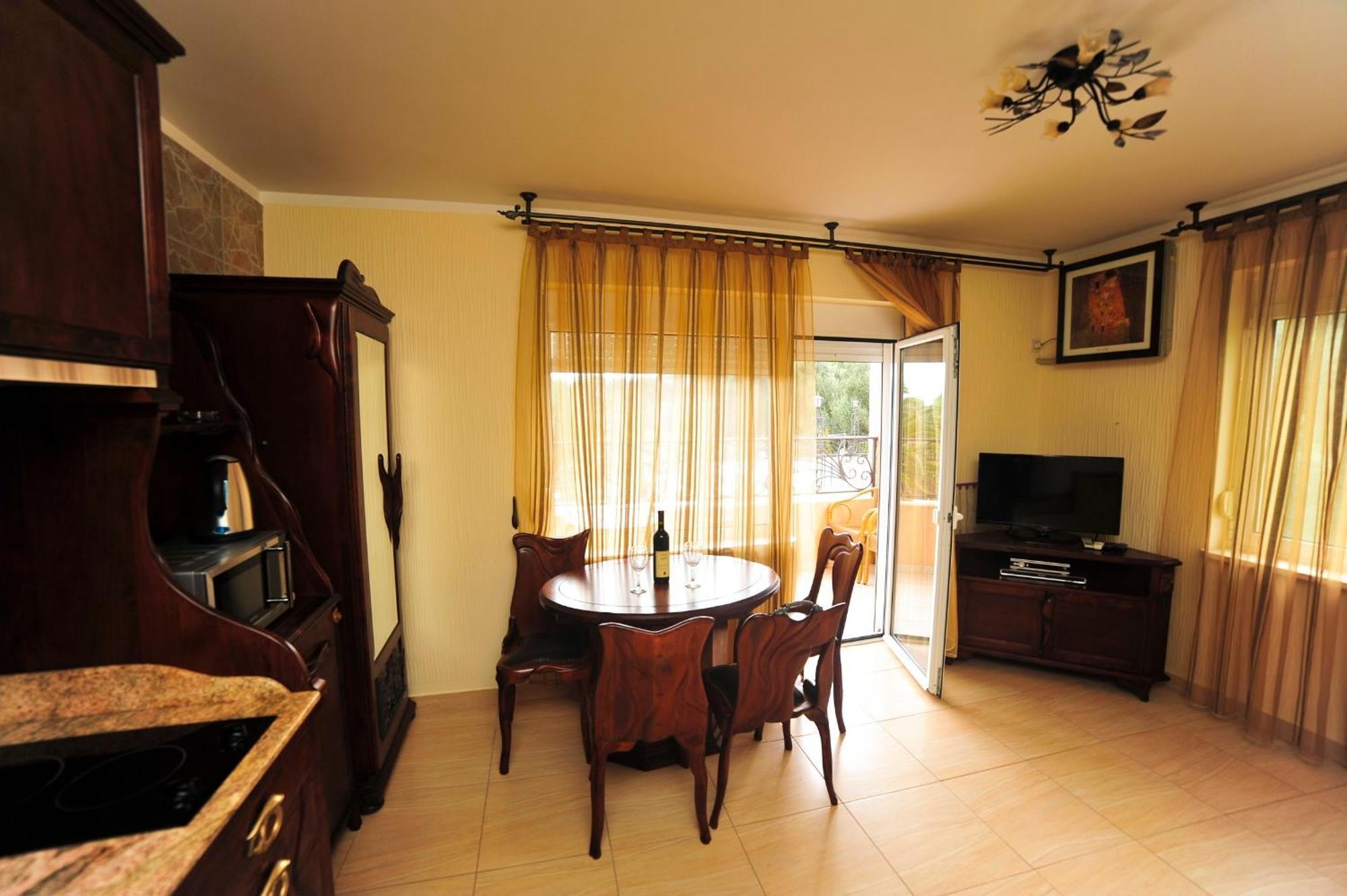 Villa Dolphin Apartments Petrovac Bilik gambar