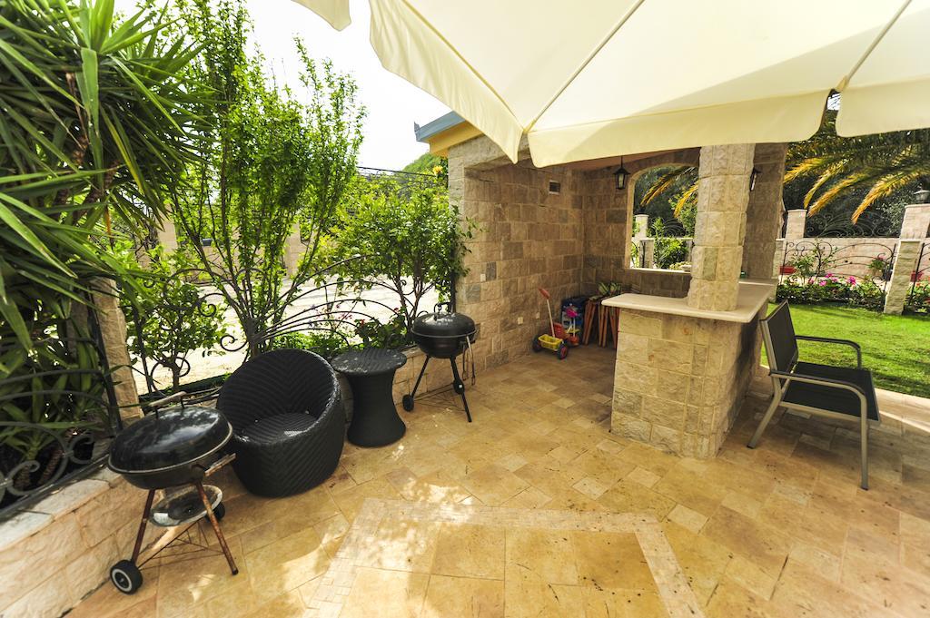 Villa Dolphin Apartments Petrovac Luaran gambar