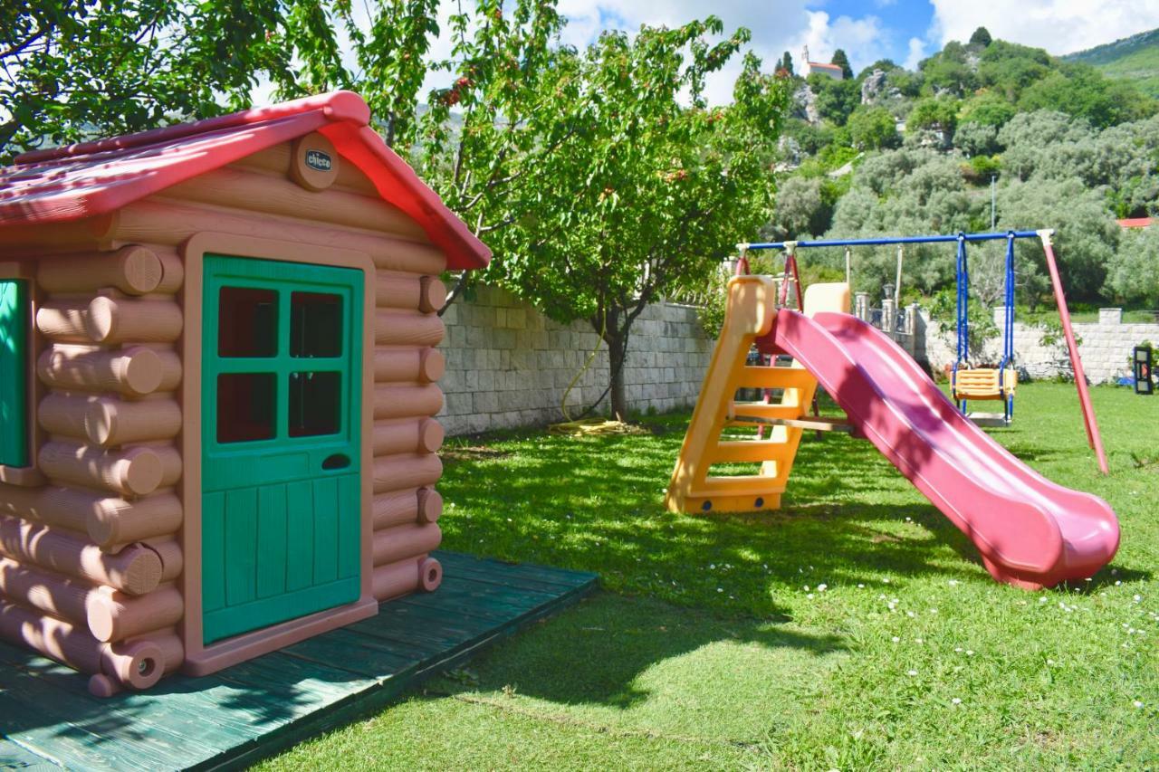 Villa Dolphin Apartments Petrovac Luaran gambar