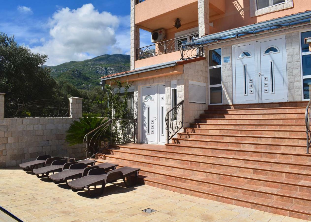 Villa Dolphin Apartments Petrovac Luaran gambar