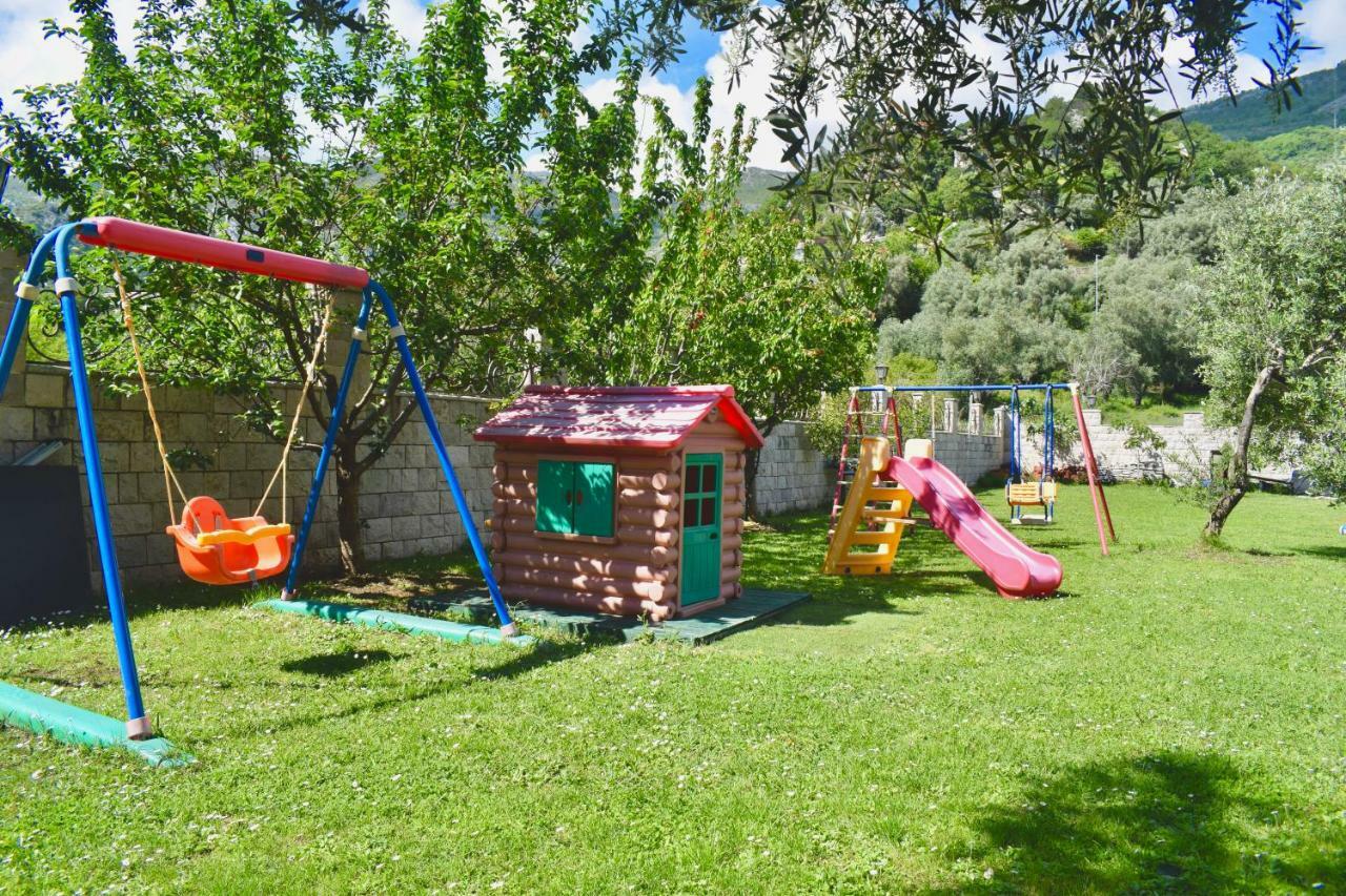Villa Dolphin Apartments Petrovac Luaran gambar