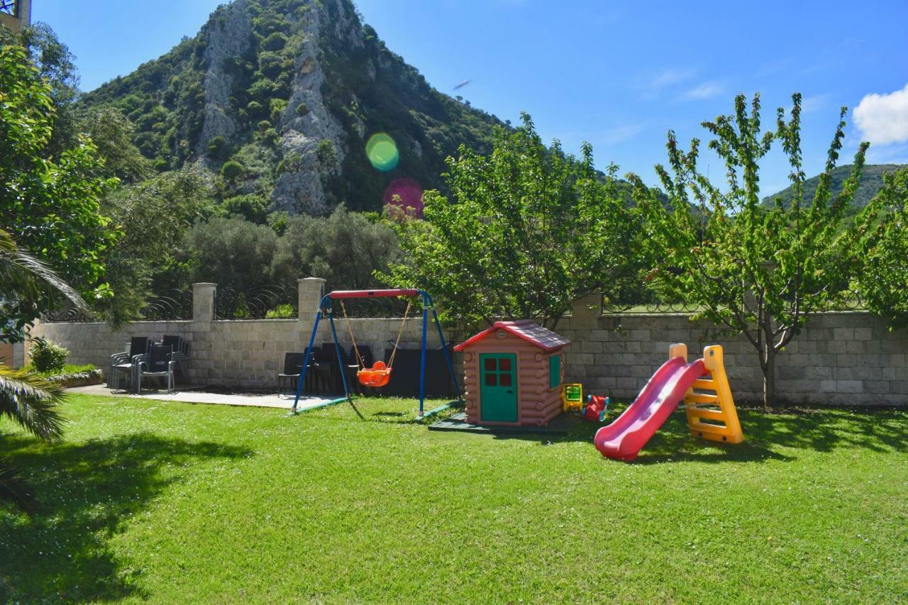 Villa Dolphin Apartments Petrovac Luaran gambar