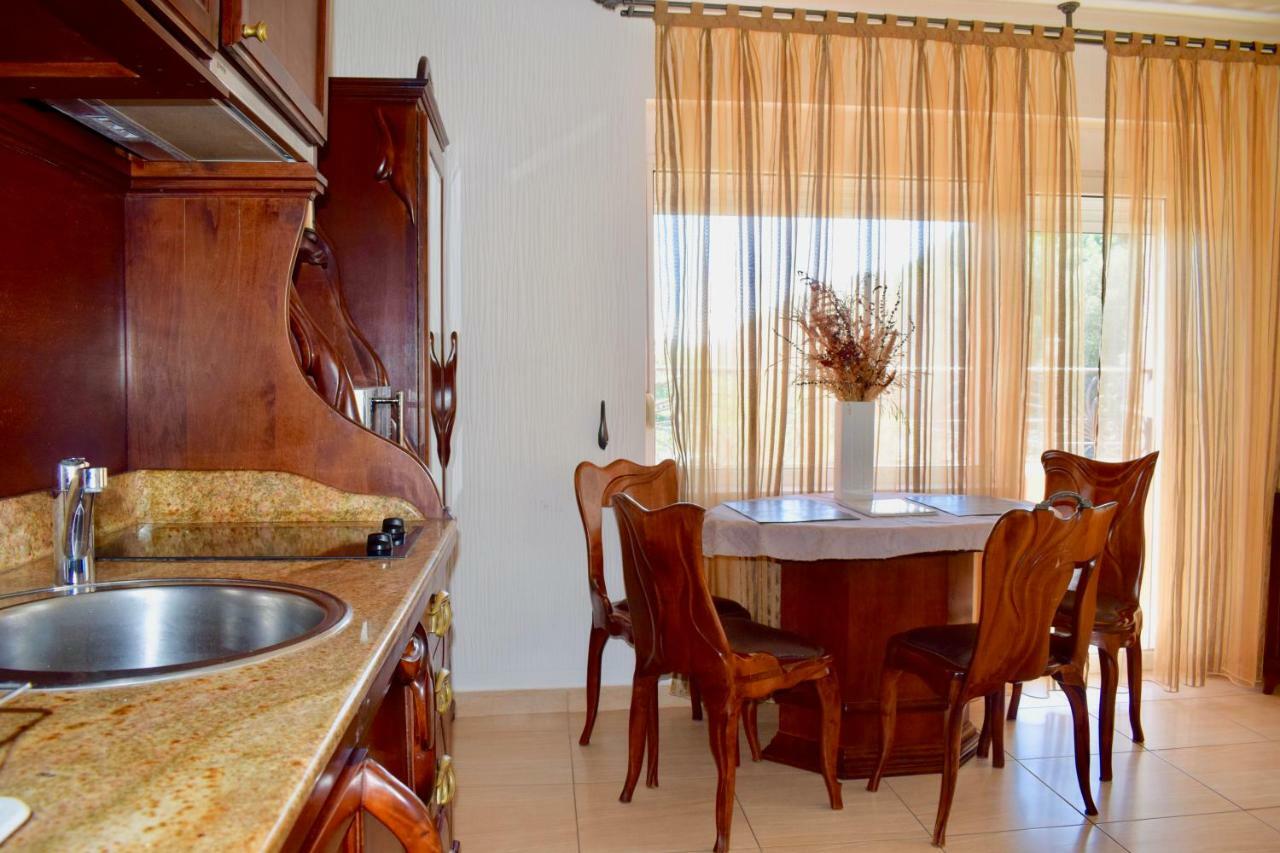 Villa Dolphin Apartments Petrovac Luaran gambar