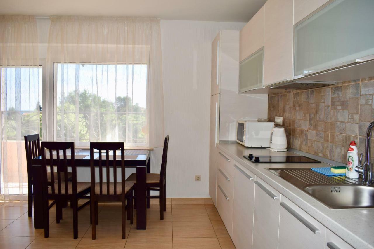 Villa Dolphin Apartments Petrovac Luaran gambar