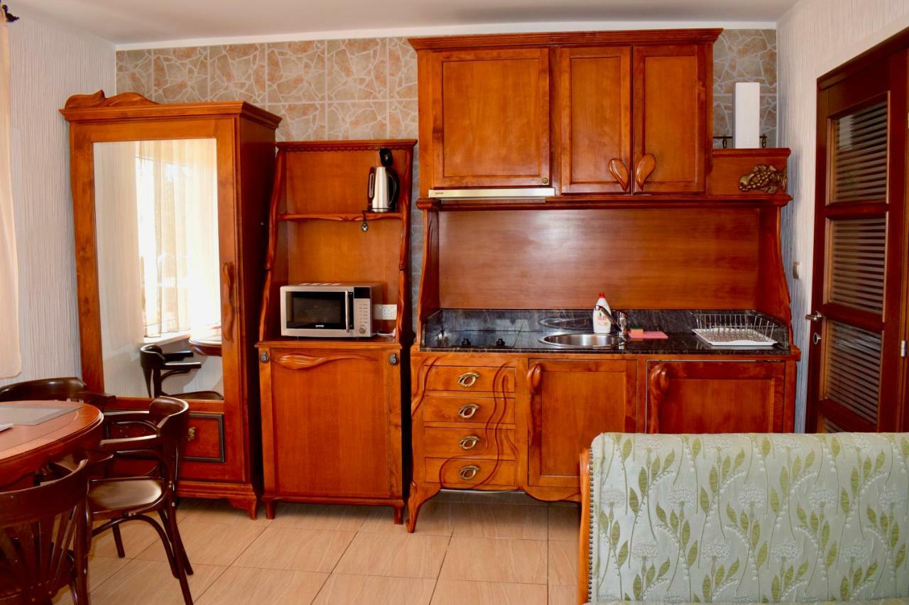 Villa Dolphin Apartments Petrovac Luaran gambar