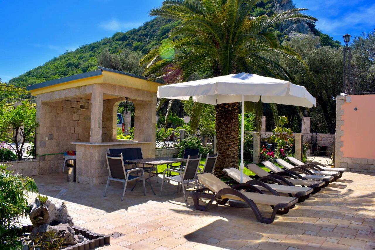 Villa Dolphin Apartments Petrovac Luaran gambar