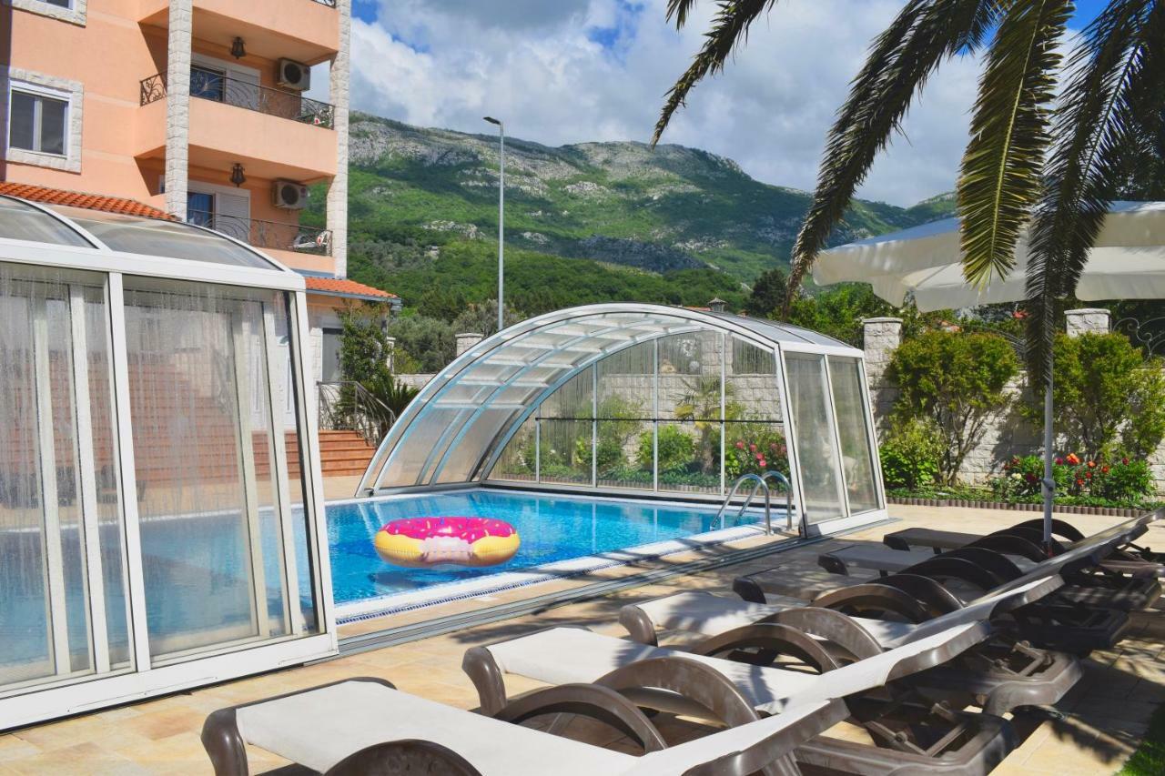 Villa Dolphin Apartments Petrovac Luaran gambar